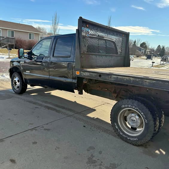 2006 Ford F350 Super Duty Crew Cab - Lariat Pickup 4D 8 ft