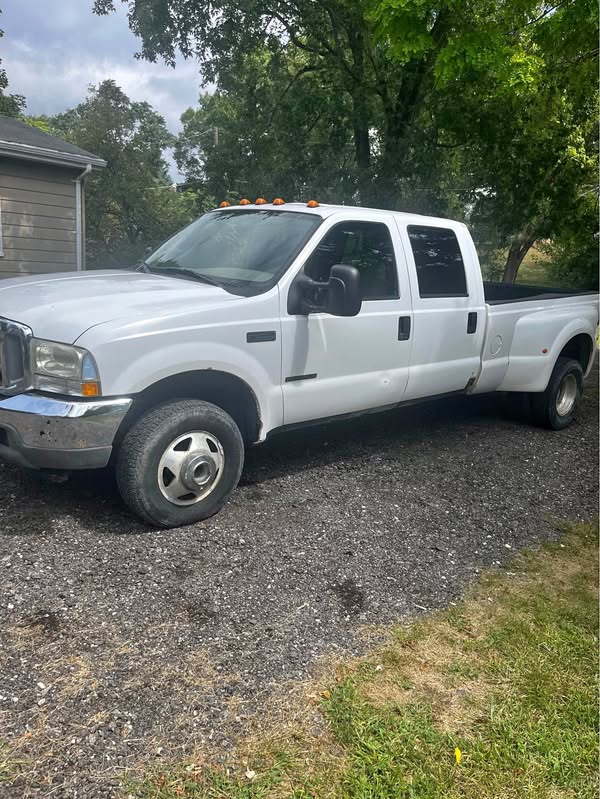 2001 Ford F350 Super Duty Crew Cab & Chassis - XLT Cab & Chassis 4D