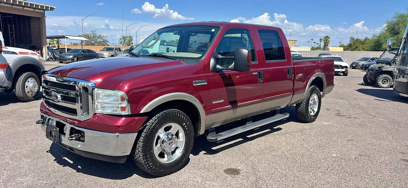 2005 Ford F250 Super Duty Crew Cab - Lariat Pickup 4D 8 ft