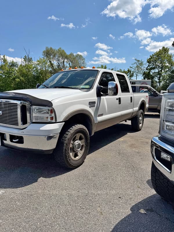 2006 Ford F350 Super Duty Crew Cab - Lariat Pickup 4D 6 3\/4 ft