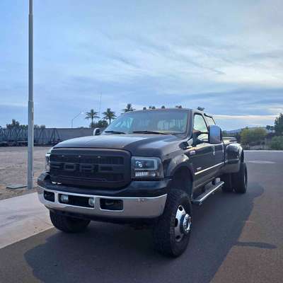 2005 Ford F250 Super Duty Crew Cab - Lariat Pickup 4D 8 ft