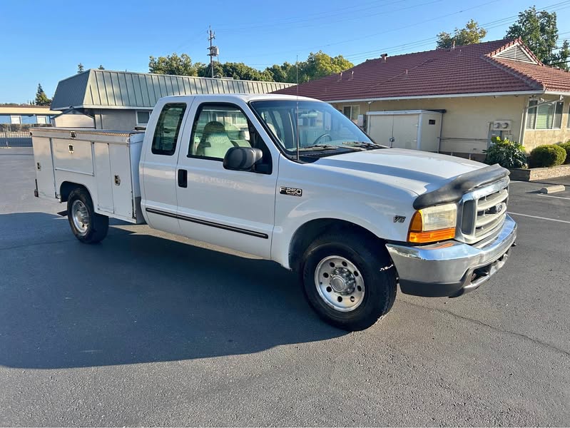 2000 Ford F250 Super Duty Super Cab - XLT 2wd v8 gasoline utility bed