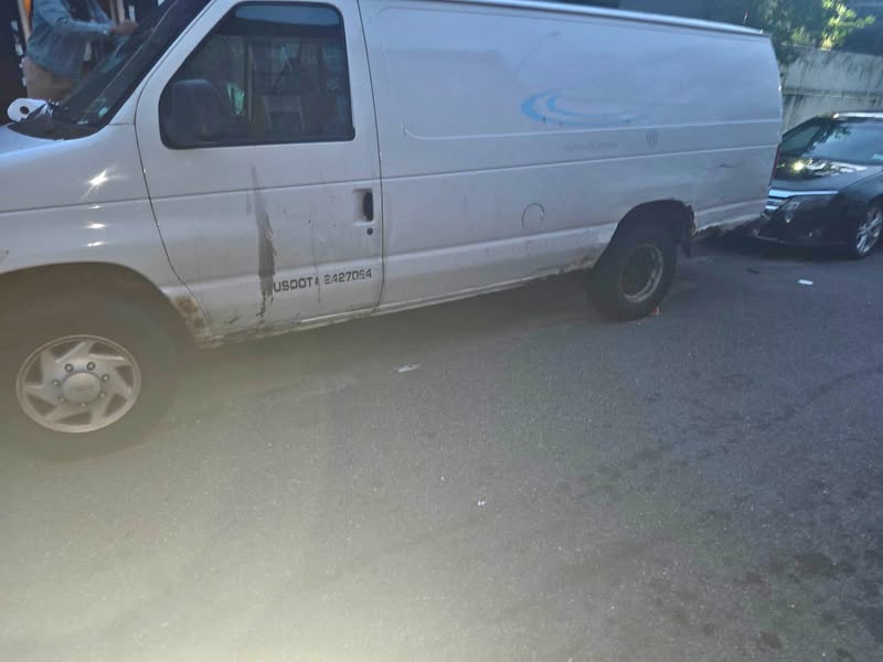2005 Ford E350 Super Duty Cargo