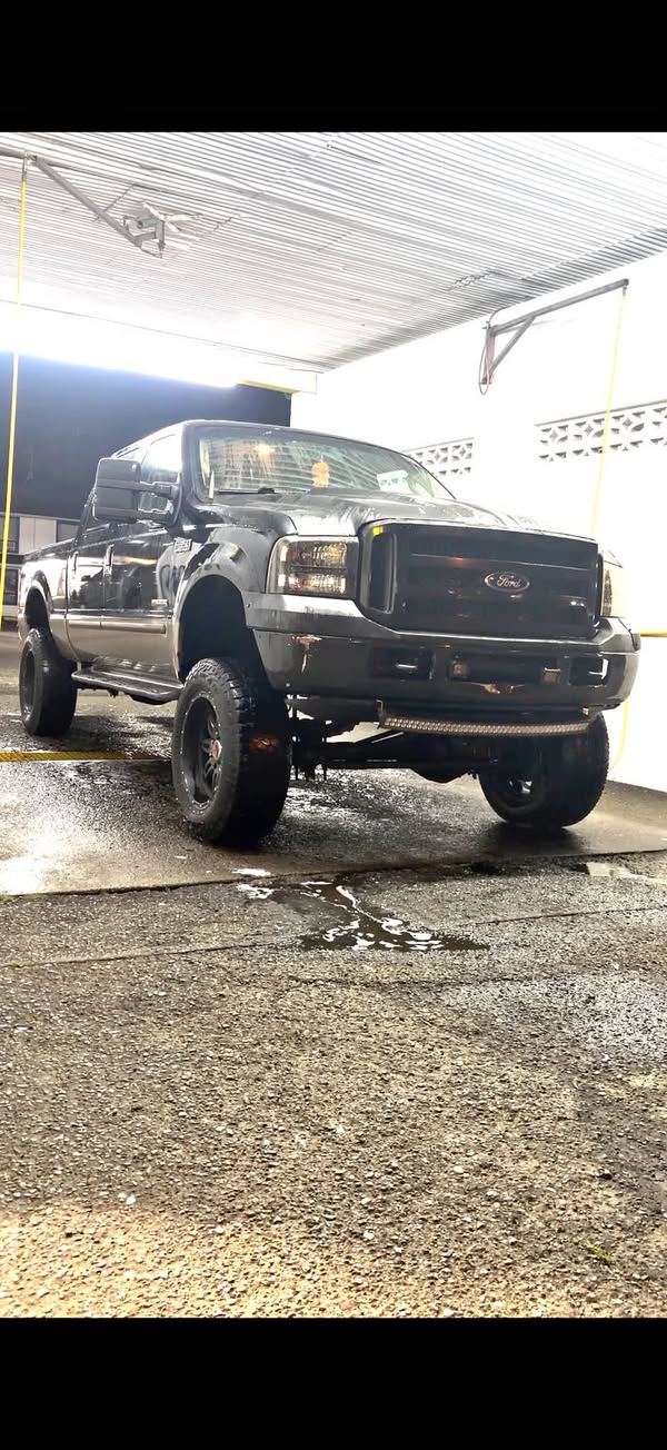 2003 Ford F350 Super Duty Crew Cab - Lariat