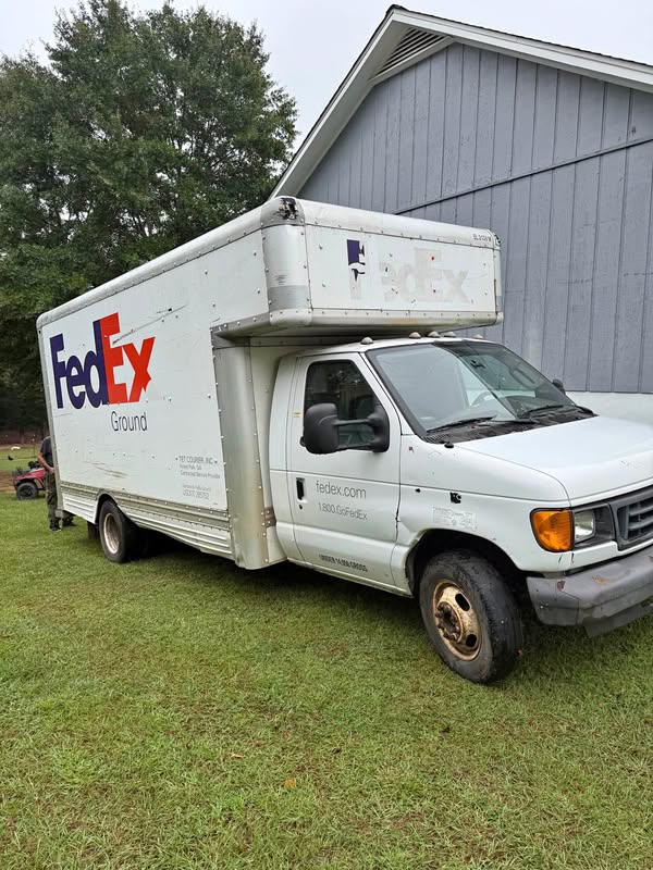2007 Ford E450 Super Duty Cutaway - Cutaway Van 2D