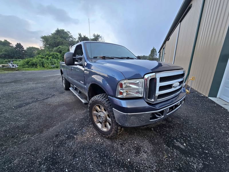 2007 Ford F350 Super Duty Crew Cab - Lariat Pickup 4D 8 ft