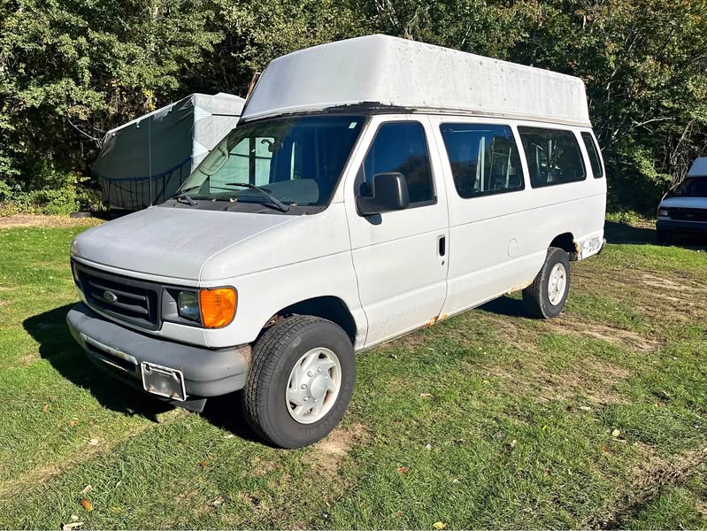 2007 Ford E350 Super Duty Passenger - XLT Extended Van 3D