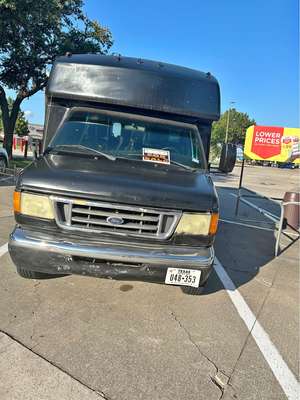 2004 Ford E450 Super Duty Cutaway - Cutaway Van 2D