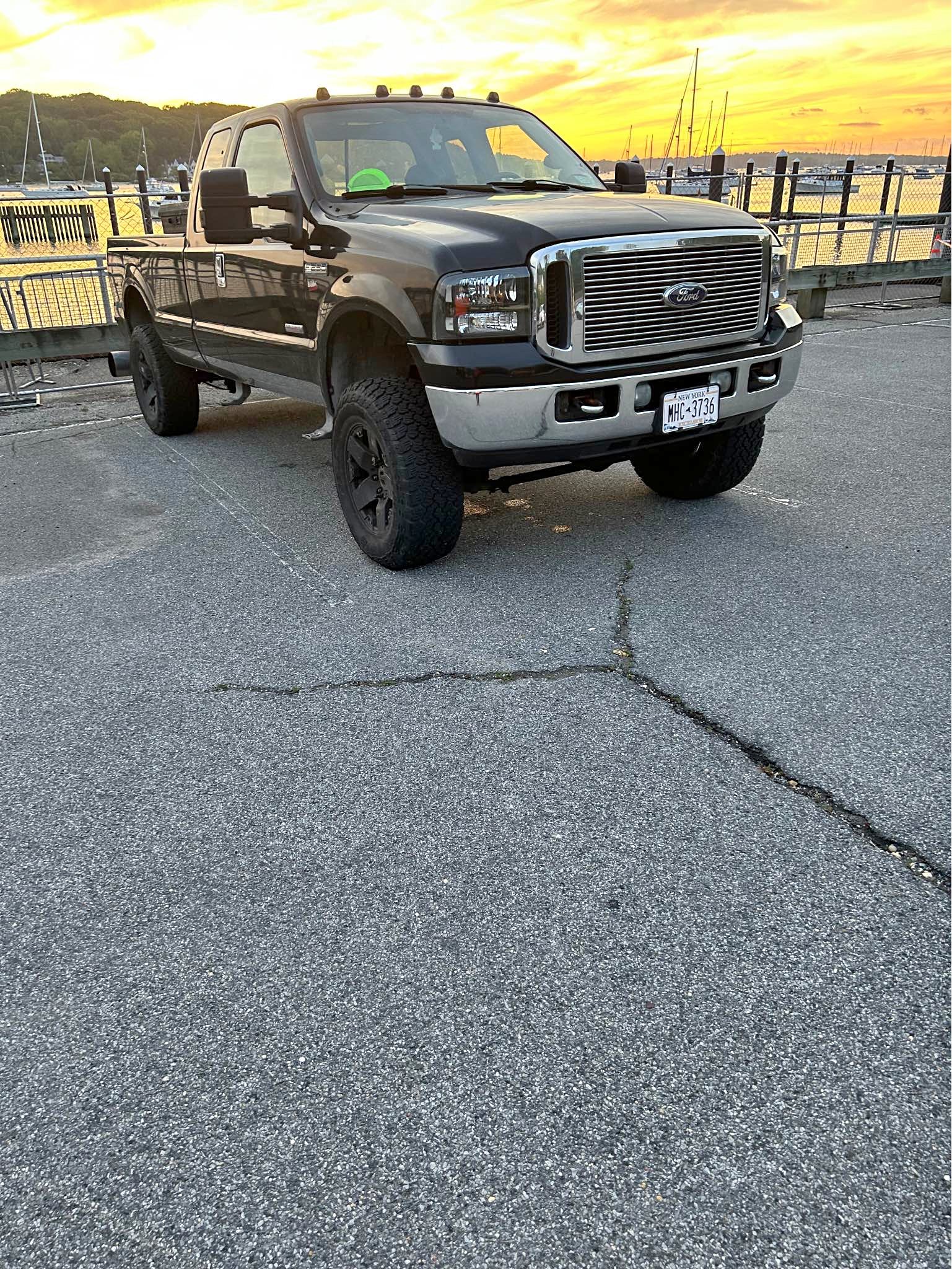 2006 Ford F250 Super Duty Crew Cab - Lariat Pickup 4D 8 ft