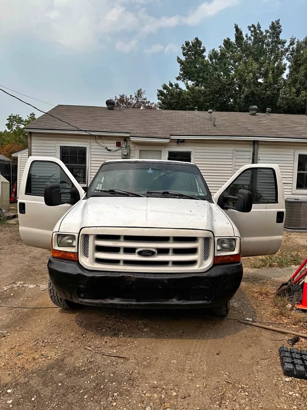 1999 Ford F350 Super Duty Regular Cab & Chassis - XLT Cab & Chassis 2D