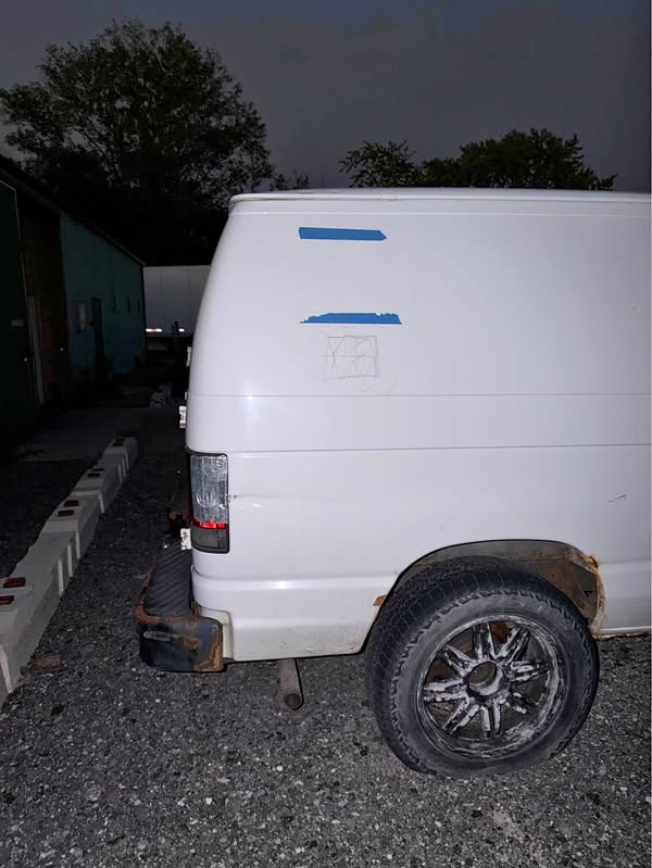 2000 Ford E350 Super Duty Cargo - Commercial Extended Van 3D