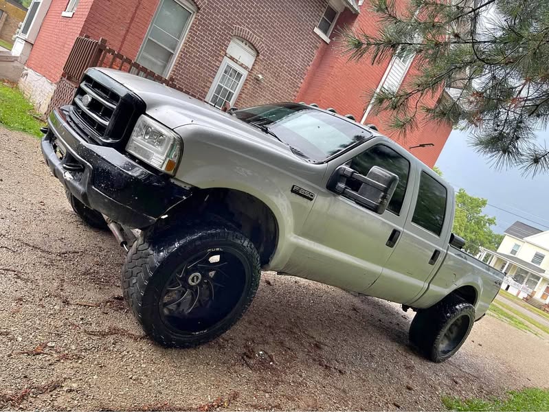 2002 Ford F250 Super Duty Crew Cab - FX4 Pickup 4D 8 ft