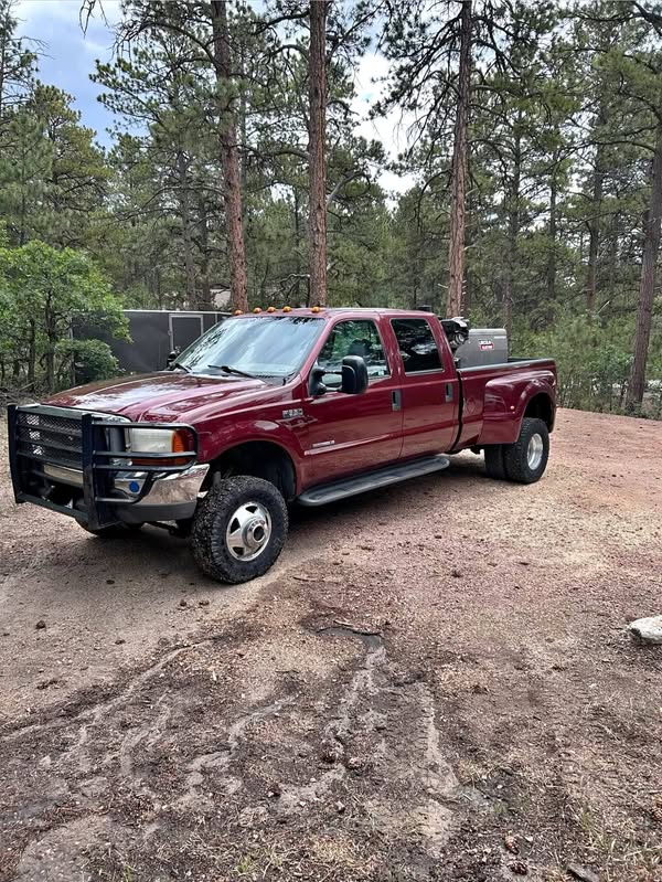 1999 Ford F350 Super Duty Crew Cab - XLT Pickup 4D 8 ft