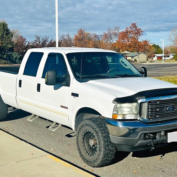 2003 Ford F350 Super Duty Crew Cab - Lariat Pickup 4D 8 ft