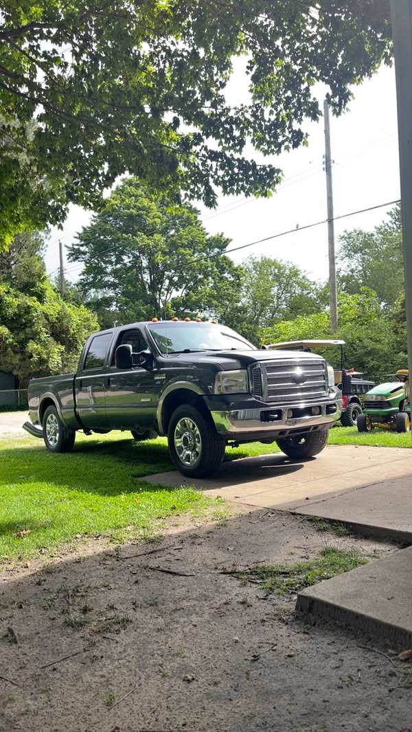 2005 Ford F250 Super Duty Super Cab - Lariat Pickup 4D 6 3\/4 ft