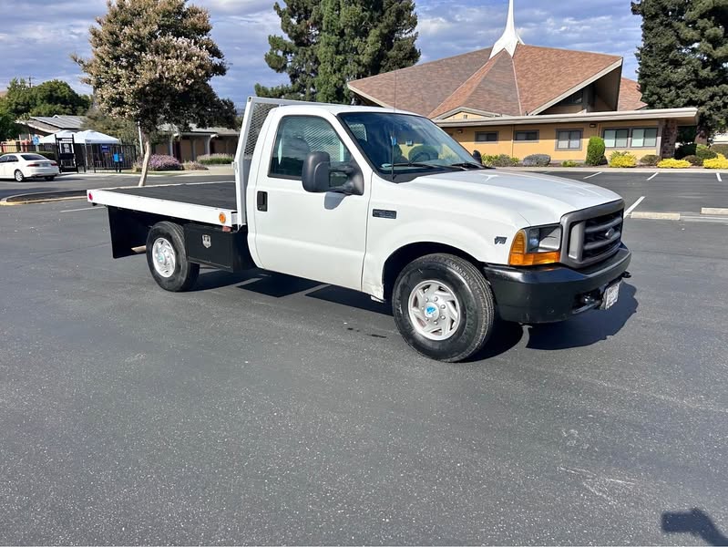 2000 Ford F250 Super Duty Regular Cab - 9ft gas flat bed