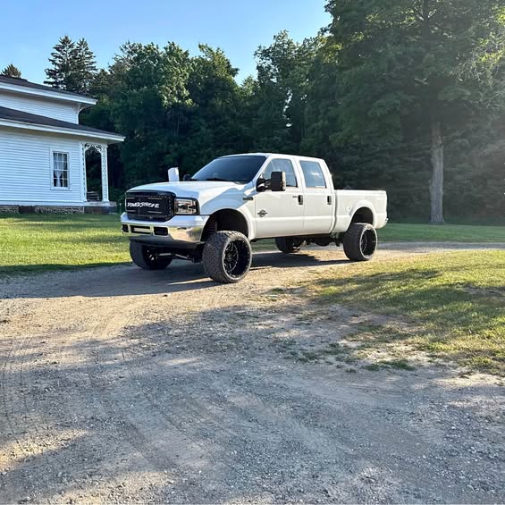2007 Ford F250 Super Duty Crew Cab - Lariat Pickup 4D 6 3\/4 ft