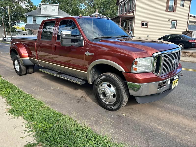 2005 Ford F350 Super Duty Crew Cab - King Ranch Pickup 4D 8 ft