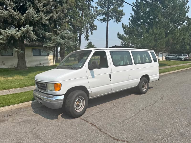 2007 Ford E350 Super Duty Passenger - XLT Extended Van 3D