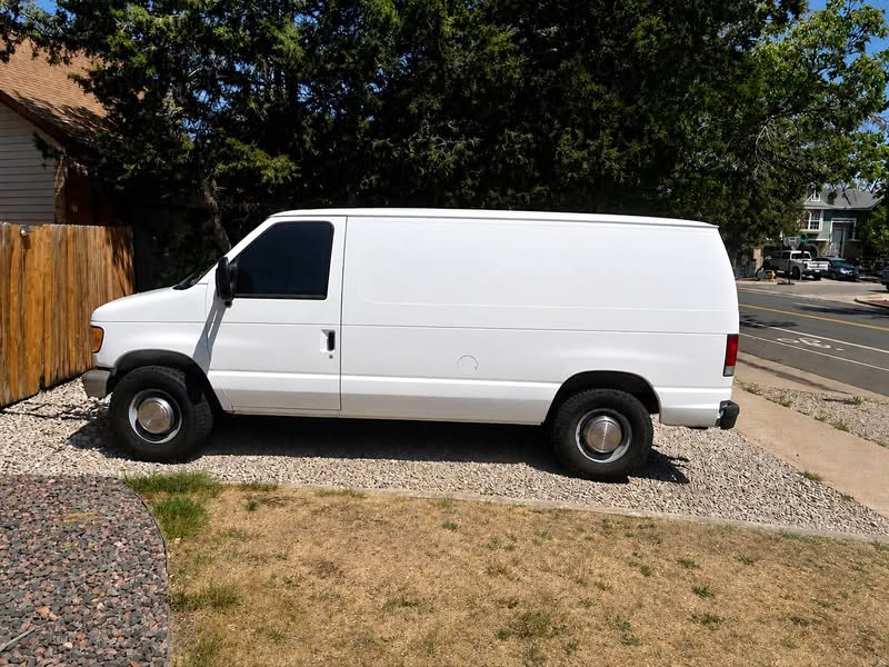 1999 Ford E350 Super Duty Cargo - Commercial Van 3D