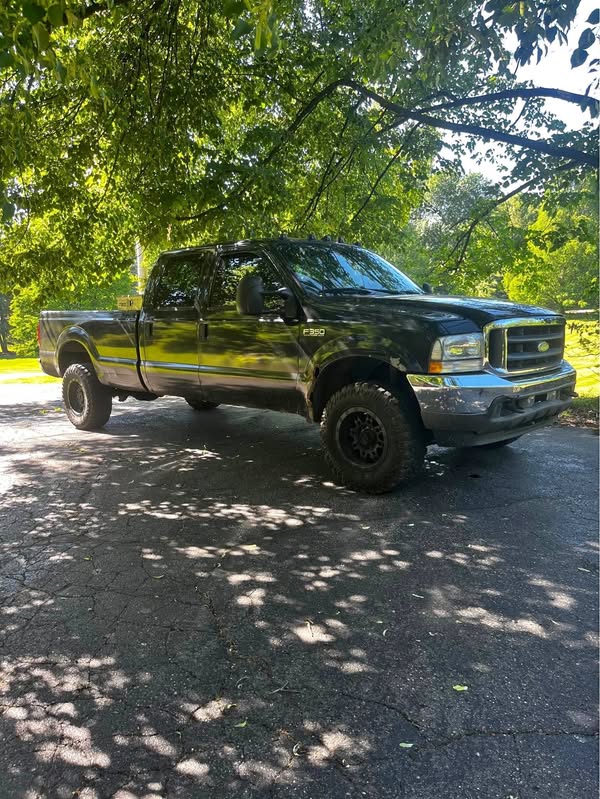 2003 Ford F350 Super Duty Crew Cab - Lariat Pickup 4D 8 ft