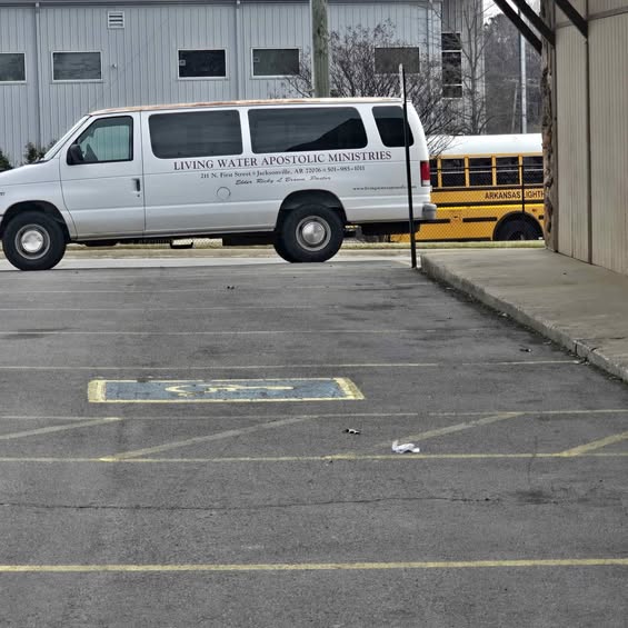 2001 Ford E350 Super Duty Passenger - XLT Extended Van 3D