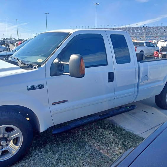 2003 Ford F250 Super Duty Crew Cab - XLT Pickup 4D 8 ft