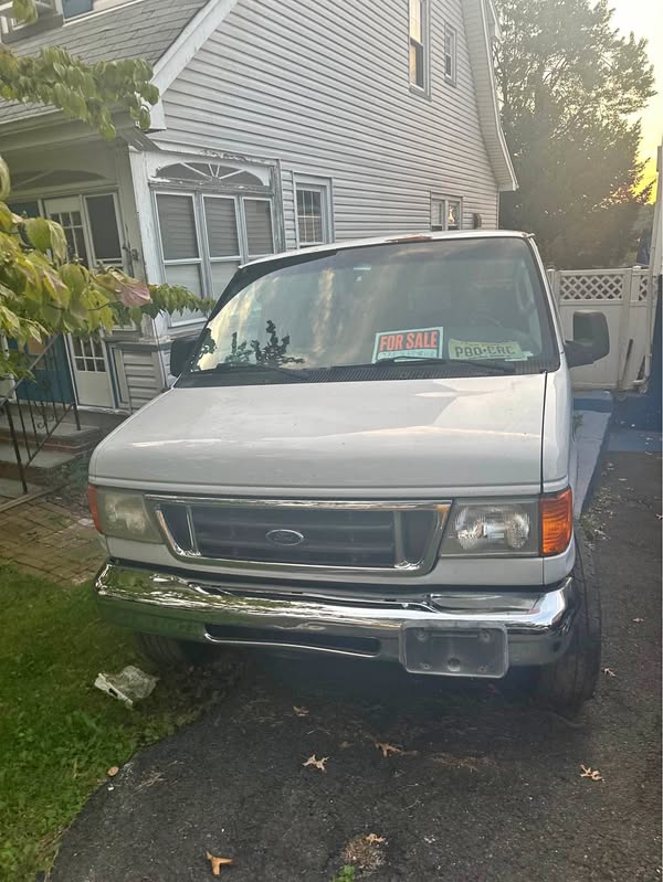 2007 Ford E350 Super Duty Passenger - XL Extended Van 3D