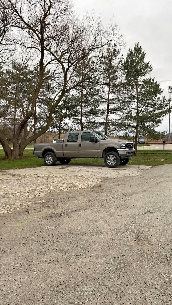 2002 Ford F250 Super Duty Crew Cab - XLT Pickup 4D 6 3\/4 ft
