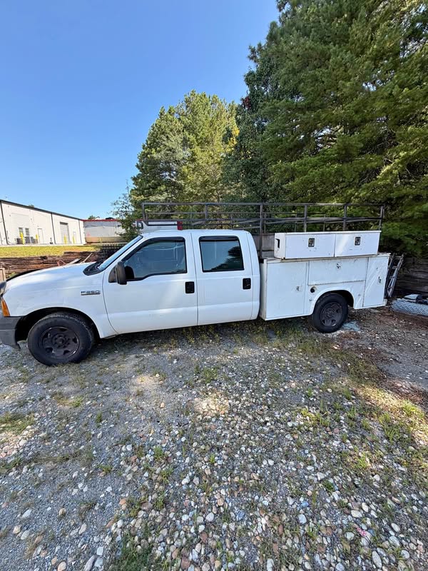 2007 Ford F250 Super Duty Crew Cab - XLT Pickup 4D 8 ft