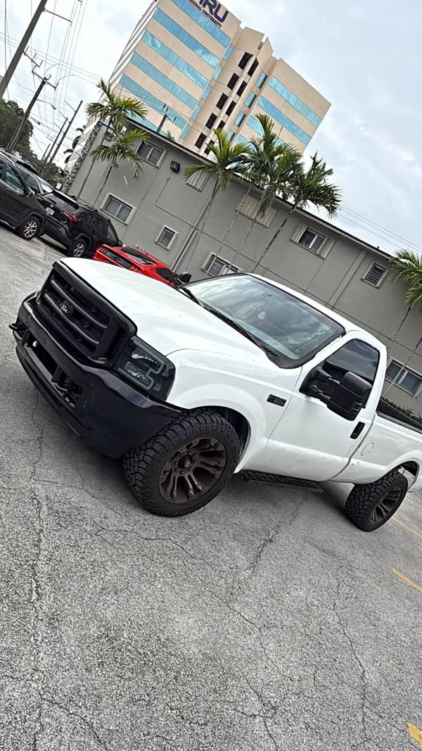 2003 Ford F350 Super Duty Regular Cab - XLT Pickup 2D 8 ft