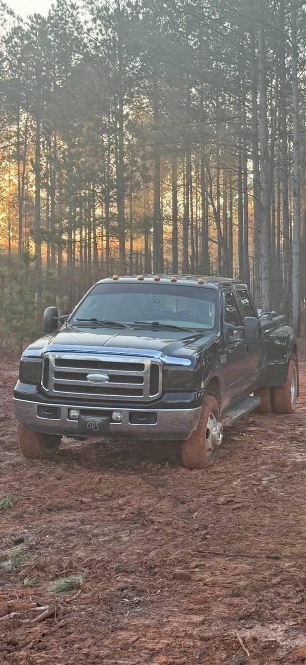 2007 Ford F350 Super Duty Crew Cab - Lariat Pickup 4D 8 ft