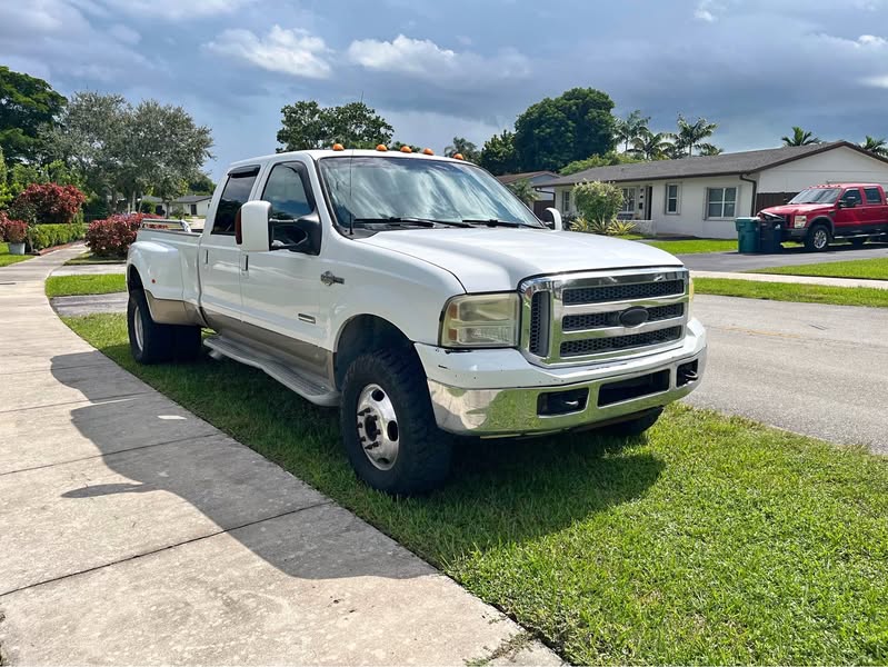 2005 Ford F350 Super Duty Crew Cab - King Ranch Pickup 4D 8 ft