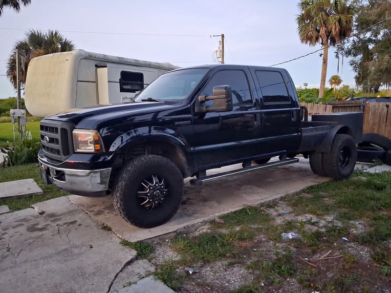 2006 Ford F350 Super Duty Crew Cab - Lariat Pickup 4D 6 3\/4 ft