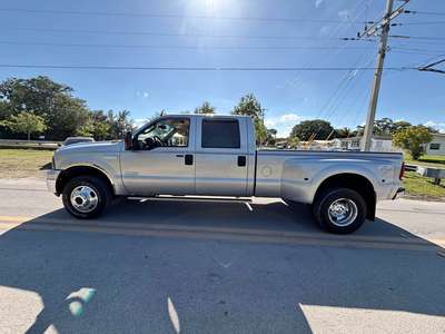 2005 Ford F350 Super Duty Crew Cab - Lariat Pickup 4D 8 ft