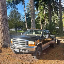 1999 Ford F350 Super Duty Crew Cab & Chassis - Lariat