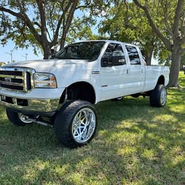 2004 Ford F250 Super Duty Crew Cab - Lariat Pickup 4D 8 ft
