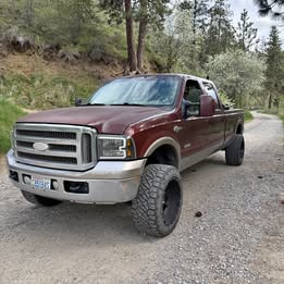 2005 Ford F250 Super Duty Crew Cab - King Ranch Pickup 4D 8 ft