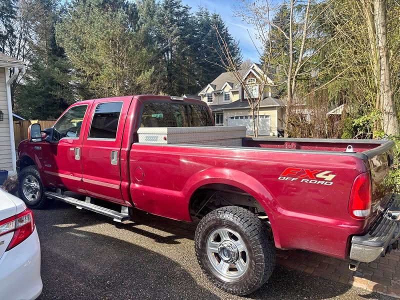 2005 Ford F350 Super Duty Crew Cab - Lariat Pickup 4D 8 ft