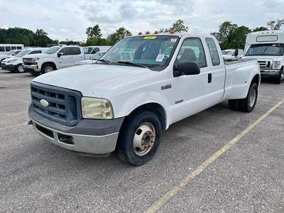 2006 Ford F350 Super Duty Crew Cab - XLT Pickup 4D 6 3\/4 ft