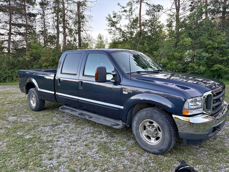 2003 Ford F250 Super Duty Crew Cab - Lariat Pickup 4D 8 ft