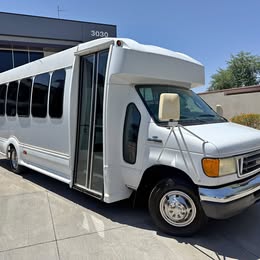 2007 Ford E450 Super Duty Odyssey 20 Passenger Bus