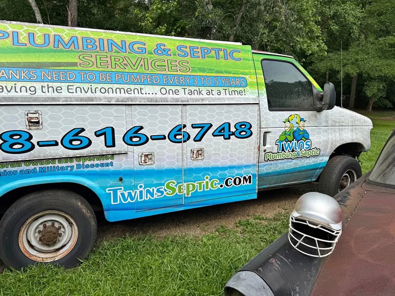 2005 Ford E350 Super Duty Cutaway - Cutaway Van 2D