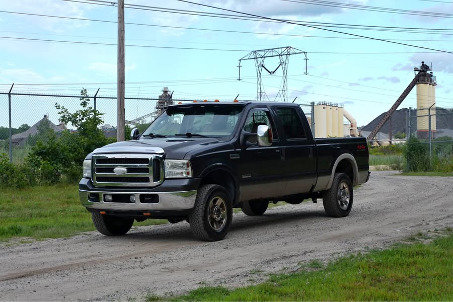 2005 Ford F250 Super Duty Super Cab - Lariat