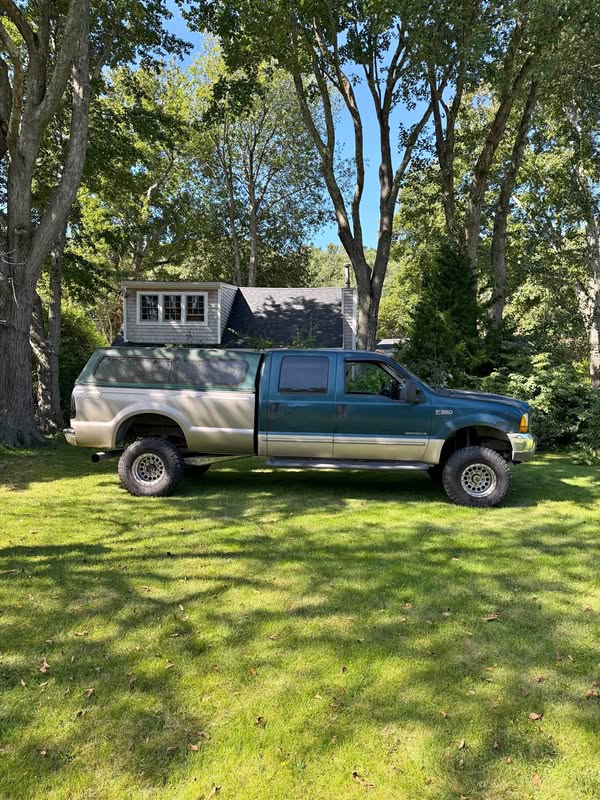 1999 Ford F350 Super Duty Crew Cab - Lariat Pickup 4D 8 ft