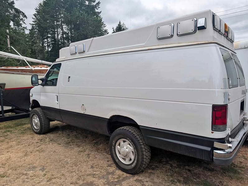 2003 Ford E350 Super Duty Cargo - Commercial Van 3D