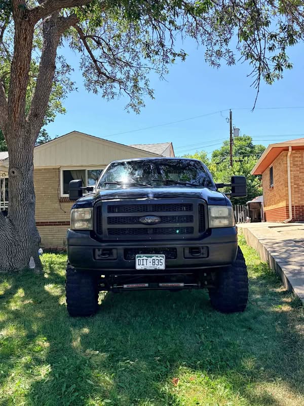 2005 Ford F250 Super Duty Crew Cab - Lariat