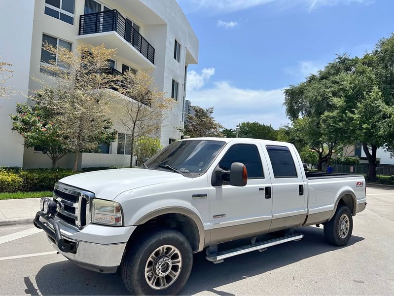 2006 Ford F350 Super Duty Crew Cab - Lariat Pickup 4D 8 ft