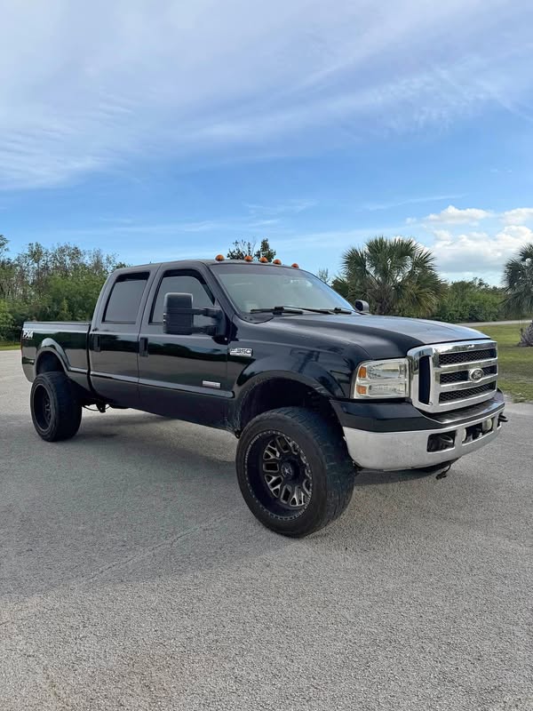 2005 Ford F350 Super Duty Crew Cab - Lariat Pickup 4D 6 3\/4 ft