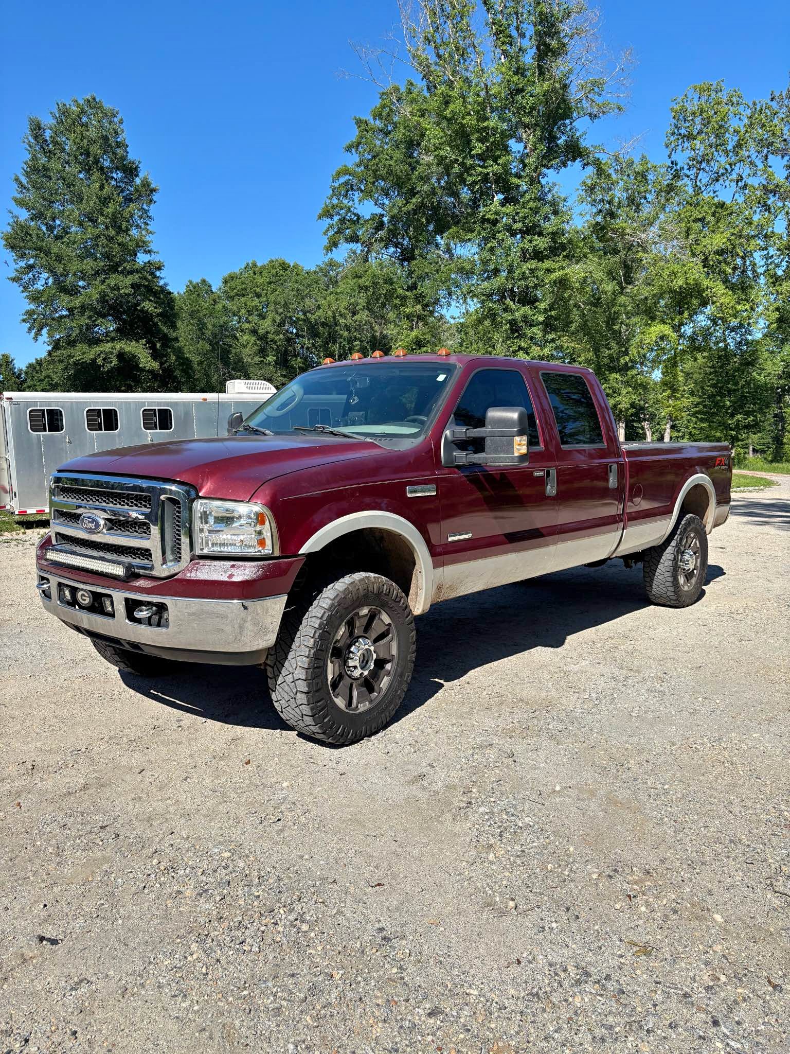 2006 Ford F350 Super Duty Crew Cab - Lariat Pickup 4D 8 ft